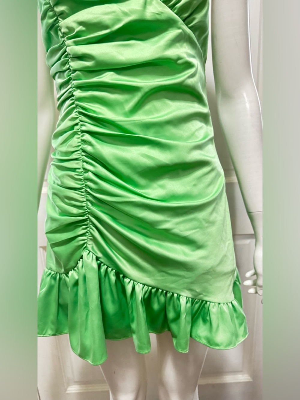 MAJORELLE coquette Bright Green Ruched Ruffle Mini Dress Size Medium A - Picture 9 of 16